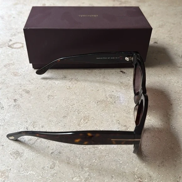 Tom Ford Black Oversized sunglasses Beatrice Havana TF613 - Picture 3 of 4